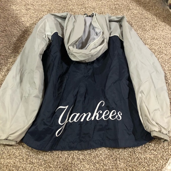 Kid’s Yankees Windbreaker Jacket - Picture 2 of 3